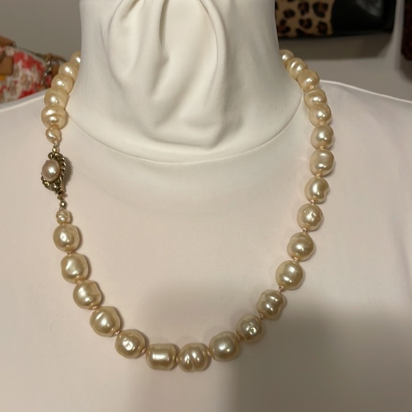 Chanel vintage 80s Faux pearl necklace - Picture 3 of 9